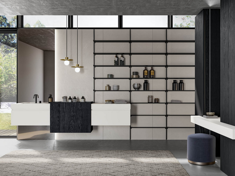 Bagno in laccato opaco bianco, elemento monoblocco in essenza rovere carbone, top in marmo minerale bianco opaco e accessori metallici in metallo nero