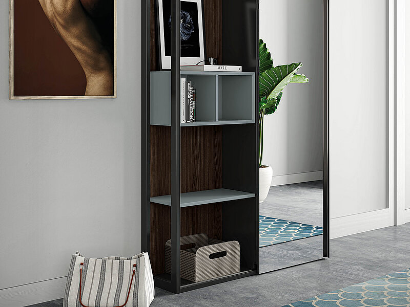 Ingresso con modulo con anta scorrevole specchio e struttura rovere termotrattato.
