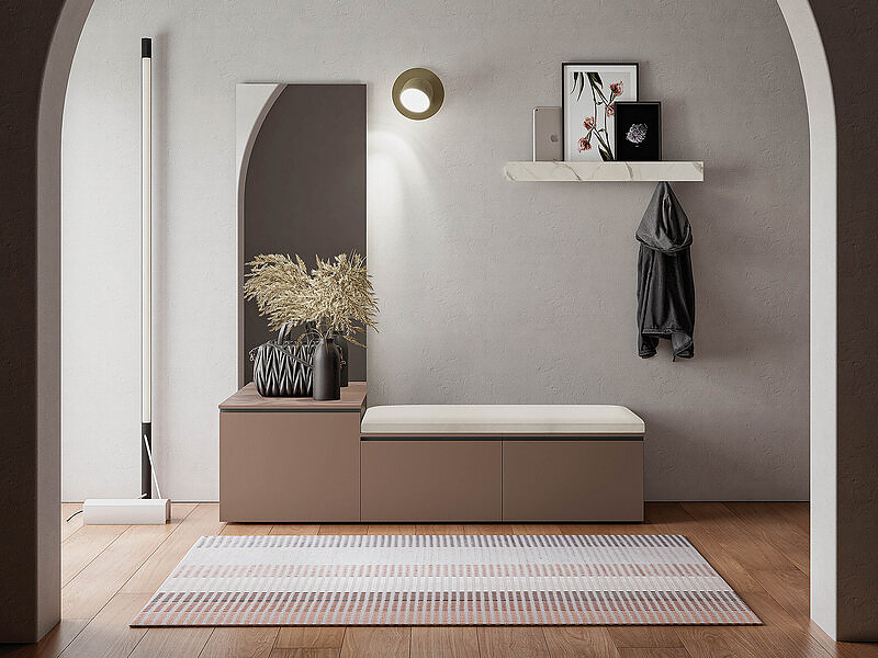 Ingresso in laccato opaco terracotta con cuscino in ecopelle vintage, mensola in metallo con frontalino gres Larsen bianco e specchio.