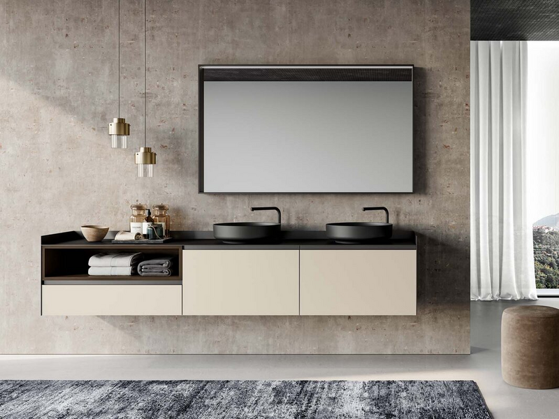Bagno in laccato opaco tortora, vano a giorno in essenza rovere castoro, top, fianchi e schiena in metallo nero, lavabi in ceramica nero opaco